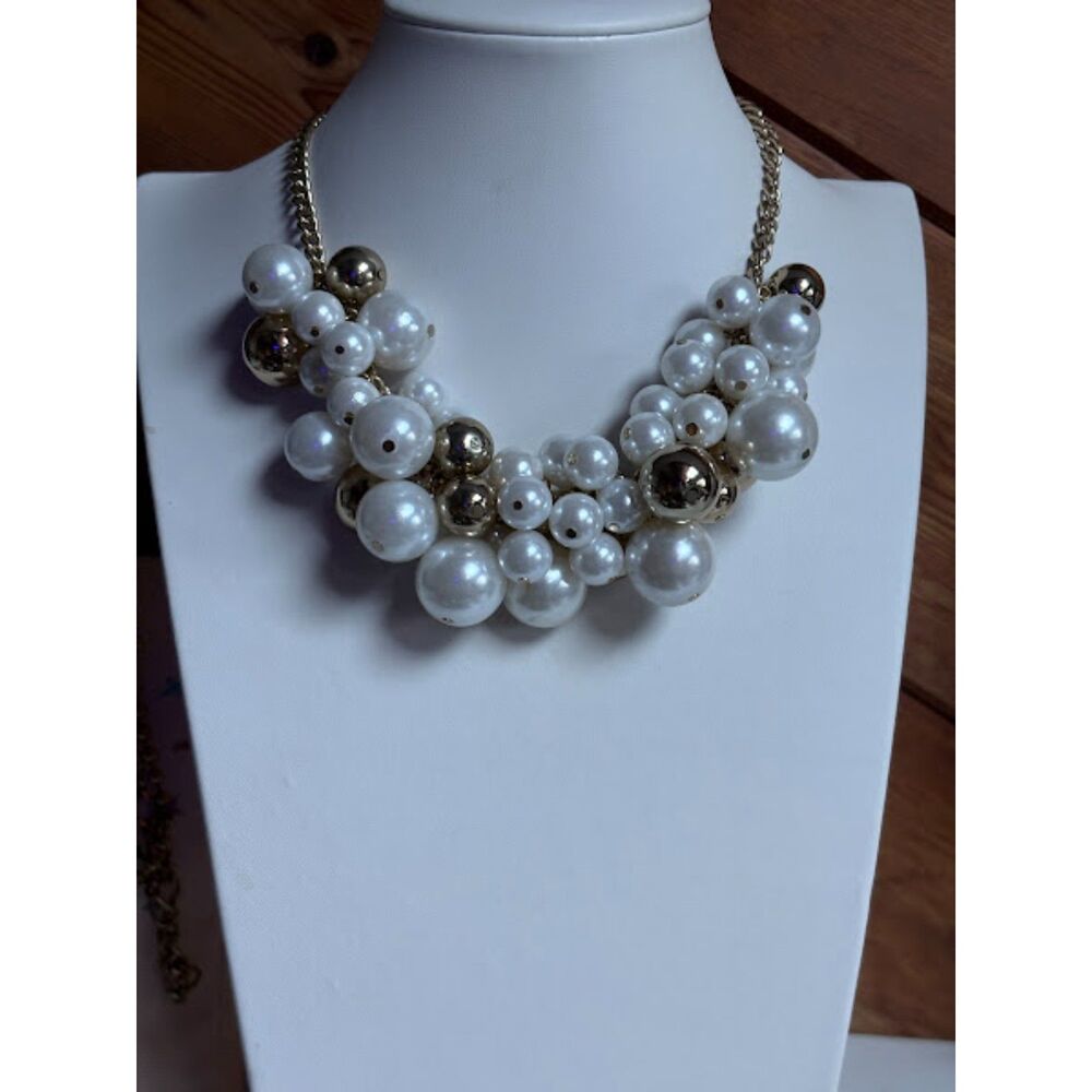 White & Silver Cluster Necklace